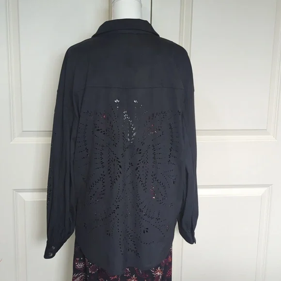 Shyanne Women's Faux Suede Laser Cutout Shacket size medium - Picture 5 of 6